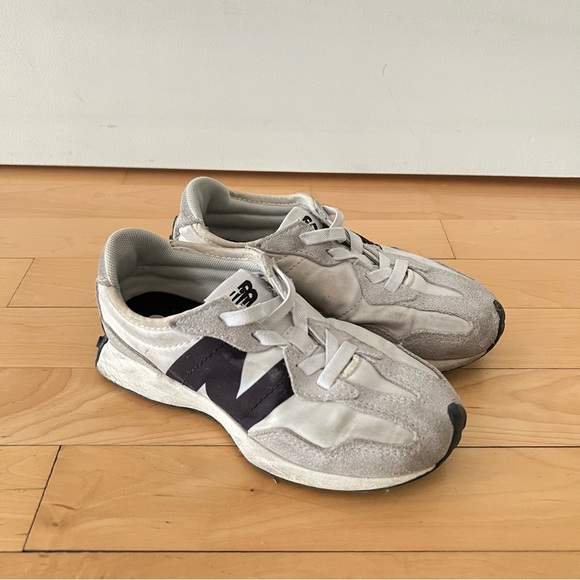 New Balance 327 Kid US13 - Picture 2 of 9